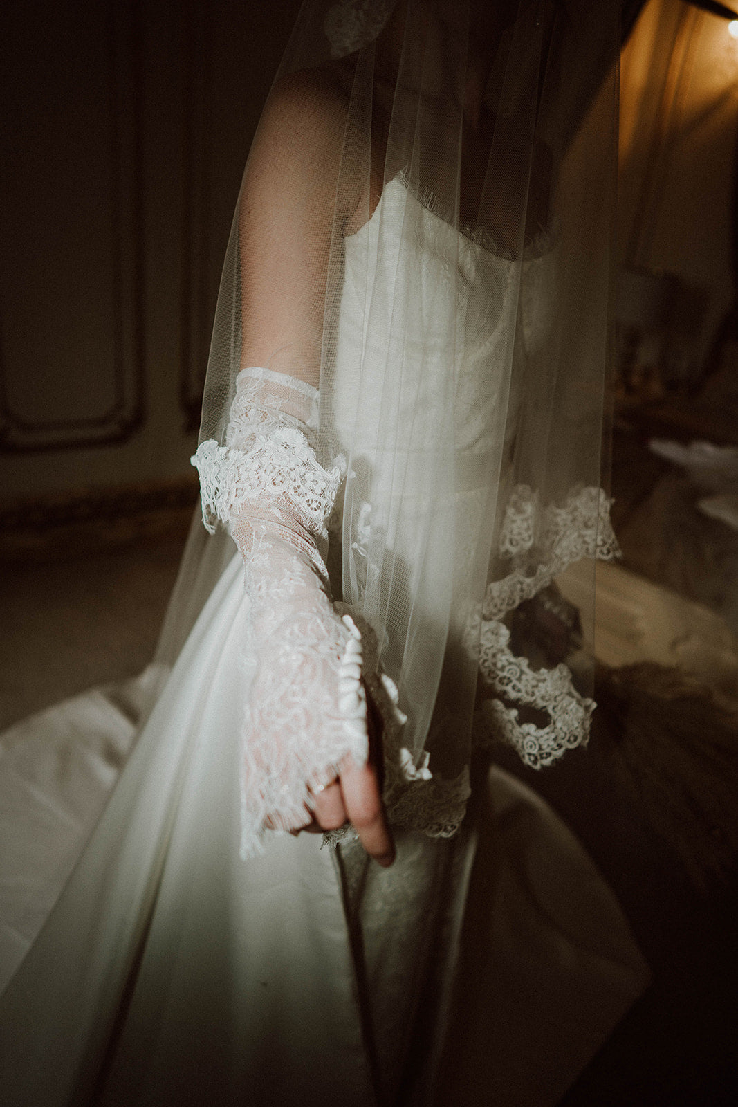 La Dentelle Chantilly Lace Gloves