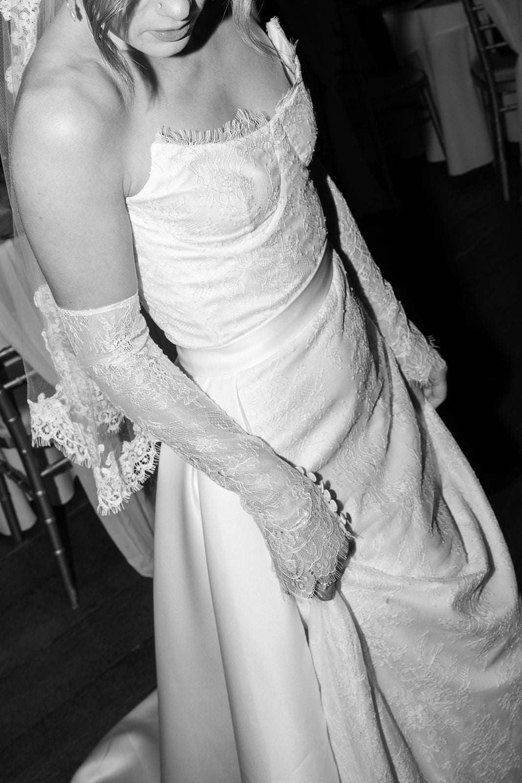 La Dentelle Chantilly Lace Gloves