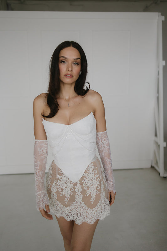 La Dentelle Chantilly Lace Gloves