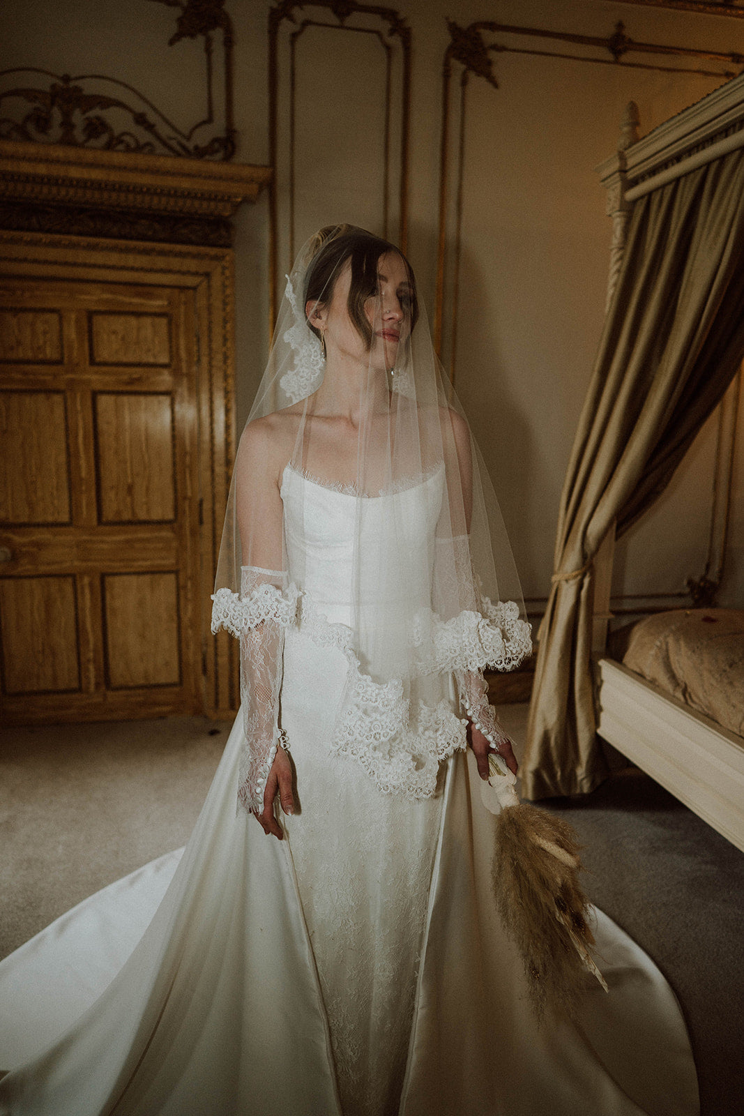 LA DENTELLE Chantilly Lace Wedding Dress